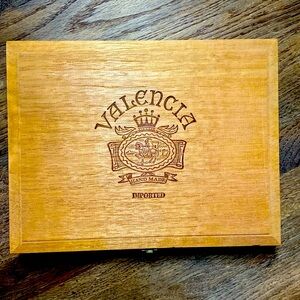 Valencia Imported Wooden Cigar Box No. 750 Imported from Nicaragua Stamp 110123